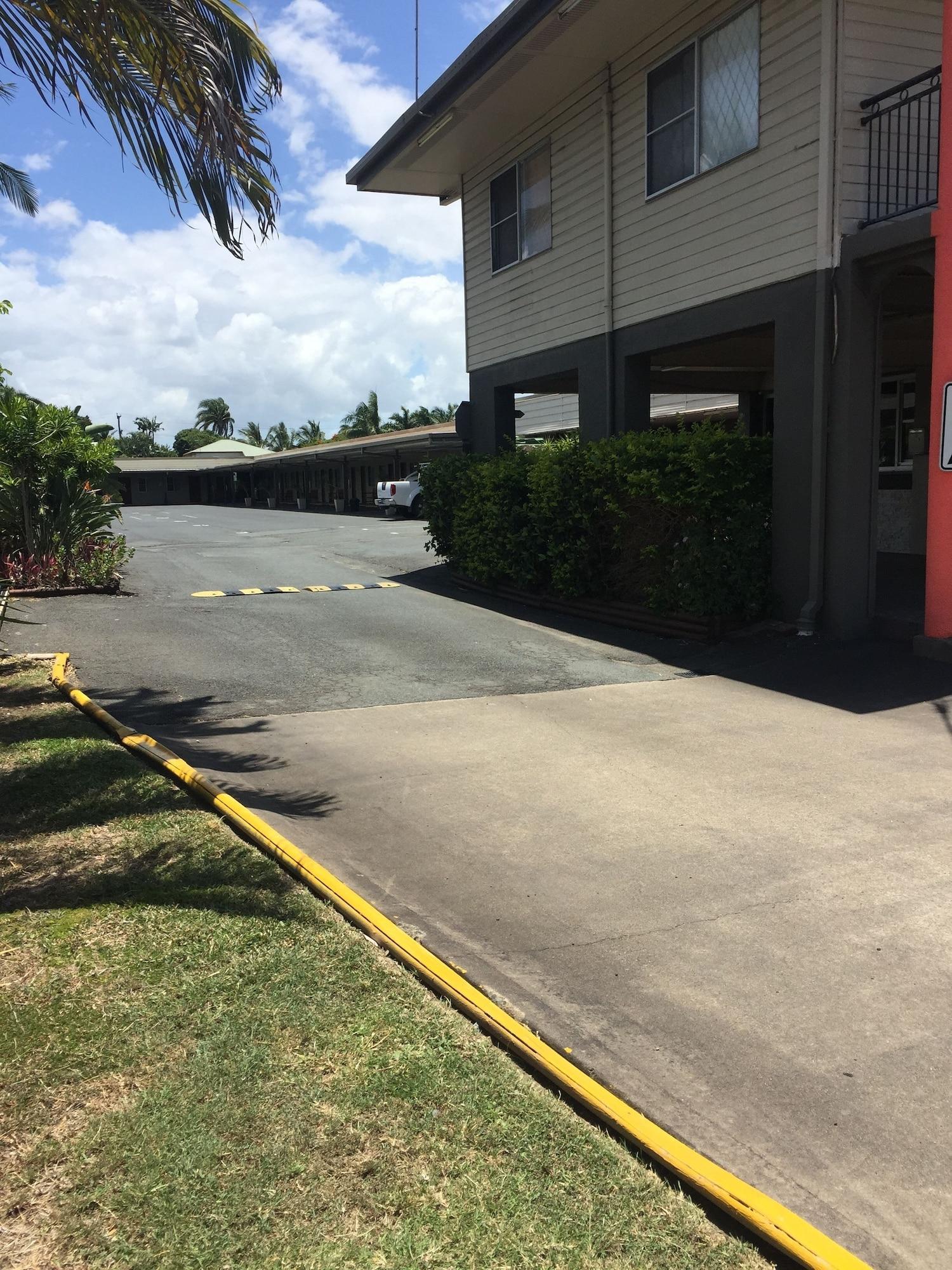 Country Plaza Motor Inn Mackay Exterior photo