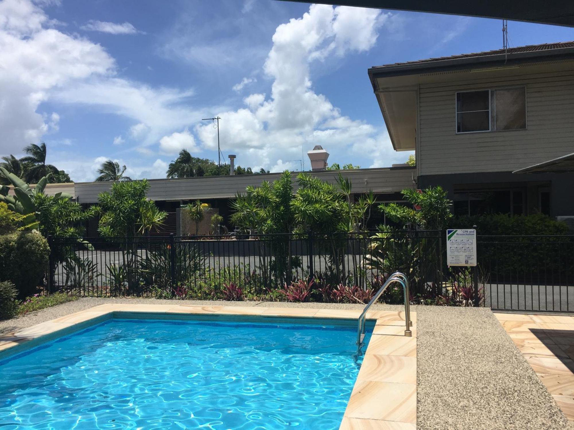 Country Plaza Motor Inn Mackay Exterior photo