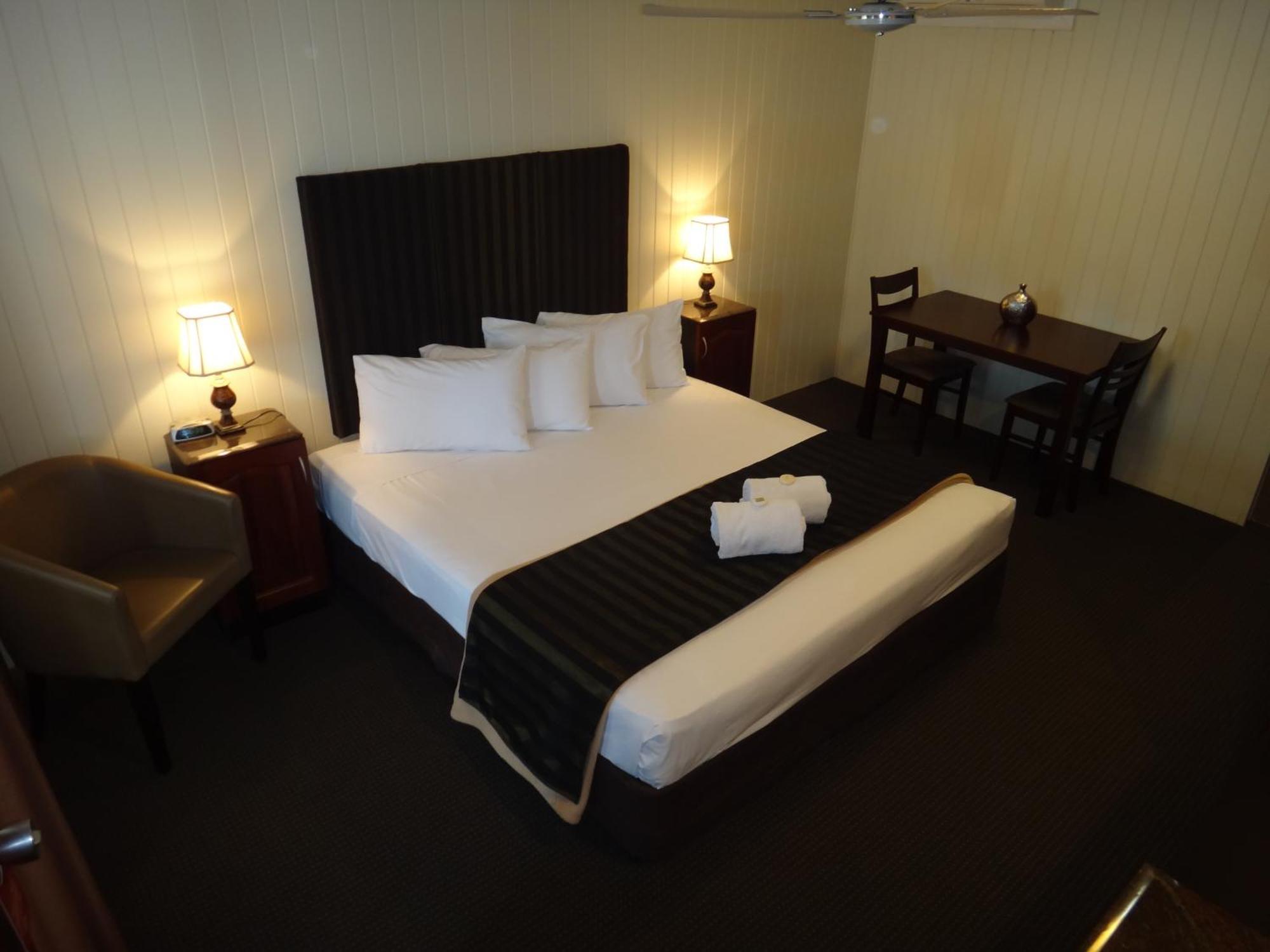 Country Plaza Motor Inn Mackay Room photo